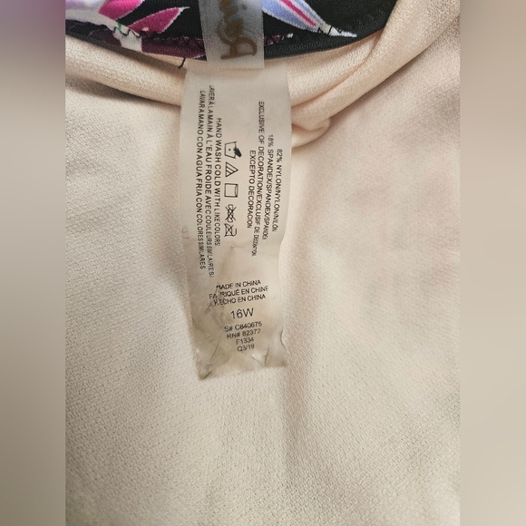 Raisins -Women's  Size 16W Curves Swimsuit. - Picture 9 of 10